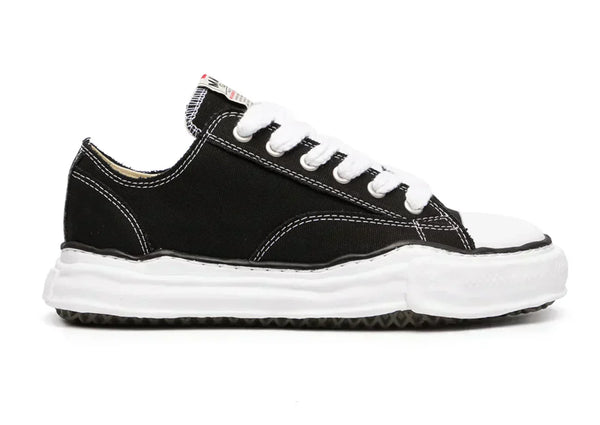 MMY Low-Top Sneaker